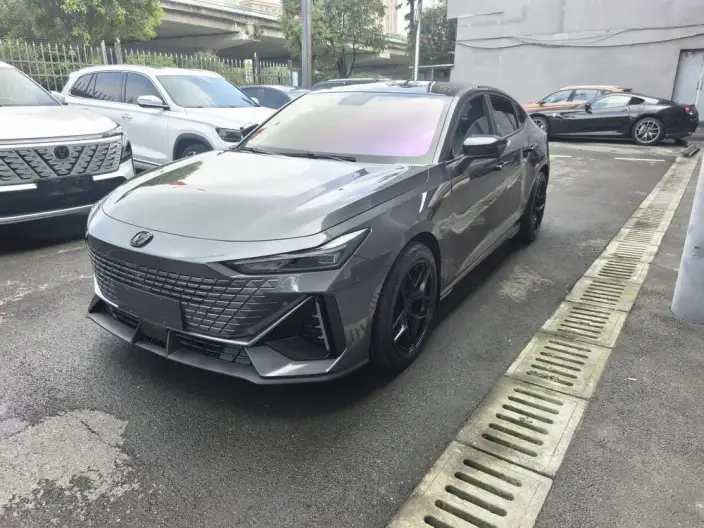 Changan UNI-V 2022 Model 1.5T Noble Model – фото 1