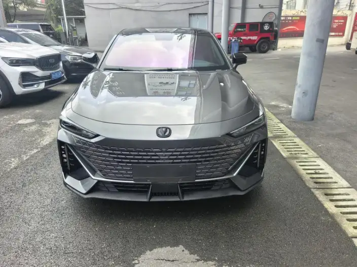 Changan UNI-V 2022 Model 1.5T Noble Model – фото 2