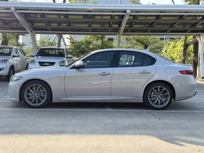 Alfa Romeo Giulia 2022 Model 2.0T 280HP Ti Driver-controlled Edition – фото 4