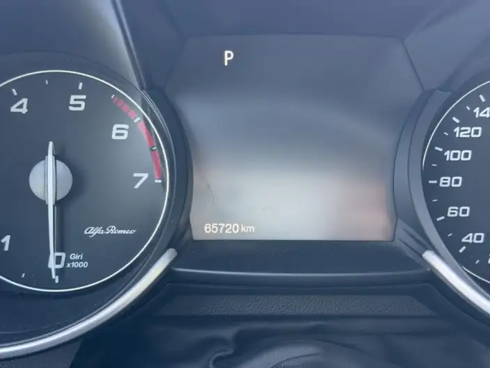 Alfa Romeo Giulia 2022 Model 2.0T 280HP Ti Driver-controlled Edition – фото 11