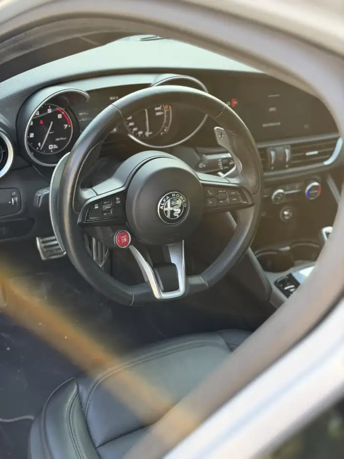 Alfa Romeo Giulia 2022 Model 2.0T 280HP Ti Driver-controlled Edition – фото 12