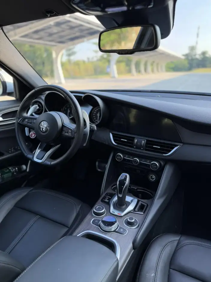 Alfa Romeo Giulia 2022 Model 2.0T 280HP Ti Driver-controlled Edition – фото 13