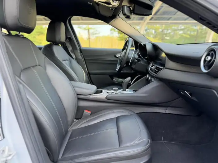 Alfa Romeo Giulia 2022 Model 2.0T 280HP Ti Driver-controlled Edition – фото 14