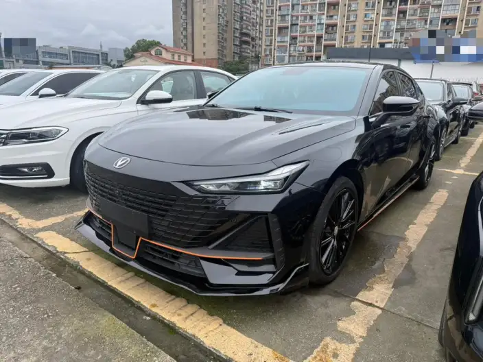 Changan UNI-V 2022 Model 1.5T Sports Edition – фото 1