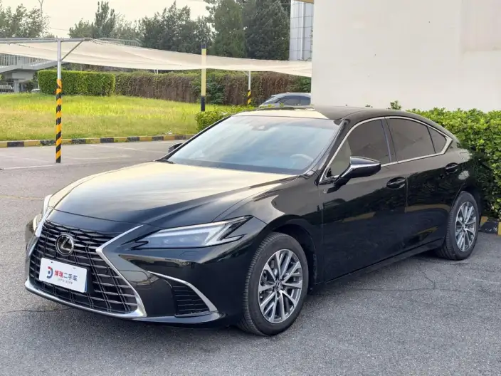 Lexus ES 2025 Model 300h Premium – фото 1