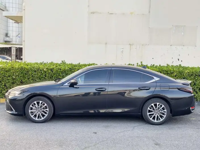 Lexus ES 2025 Model 300h Premium – фото 4
