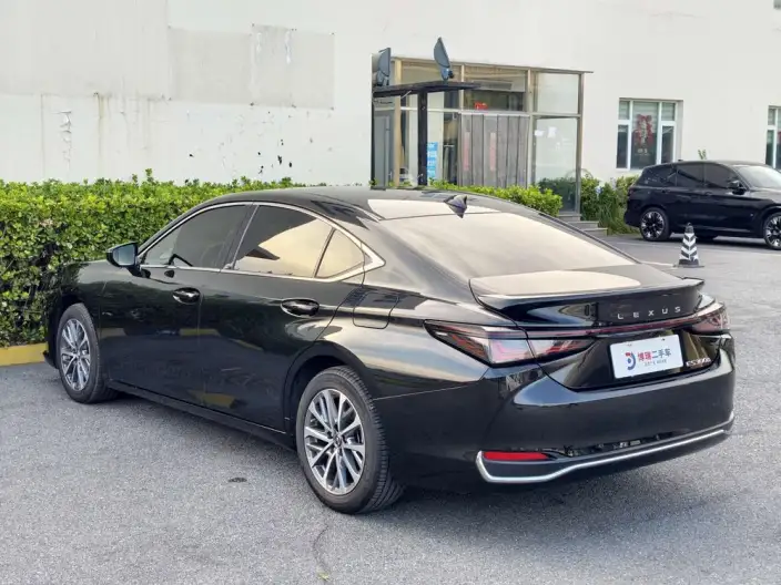 Lexus ES 2025 Model 300h Premium – фото 5