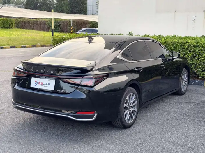 Lexus ES 2025 Model 300h Premium – фото 7