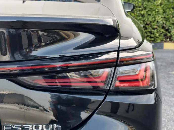 Lexus ES 2025 Model 300h Premium – фото 9