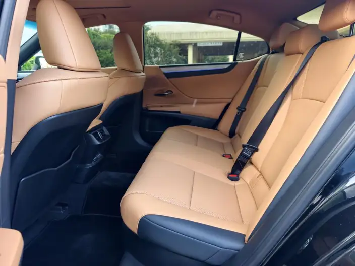 Lexus ES 2025 Model 300h Premium – фото 27