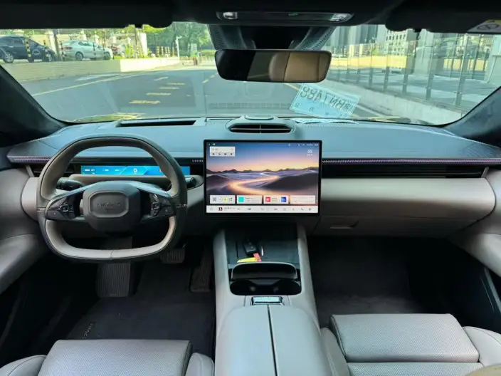 **Lynk & Co Z10** 2024 Model 95kWh 766km Rear Drive Max – фото 6