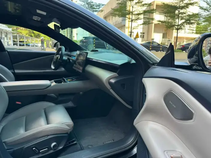 **Lynk & Co Z10** 2024 Model 95kWh 766km Rear Drive Max – фото 7