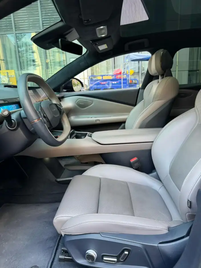 **Lynk & Co Z10** 2024 Model 95kWh 766km Rear Drive Max – фото 8