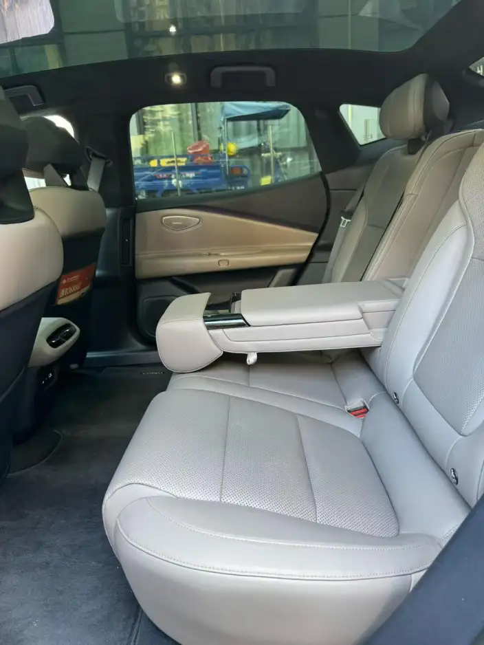 **Lynk & Co Z10** 2024 Model 95kWh 766km Rear Drive Max – фото 9