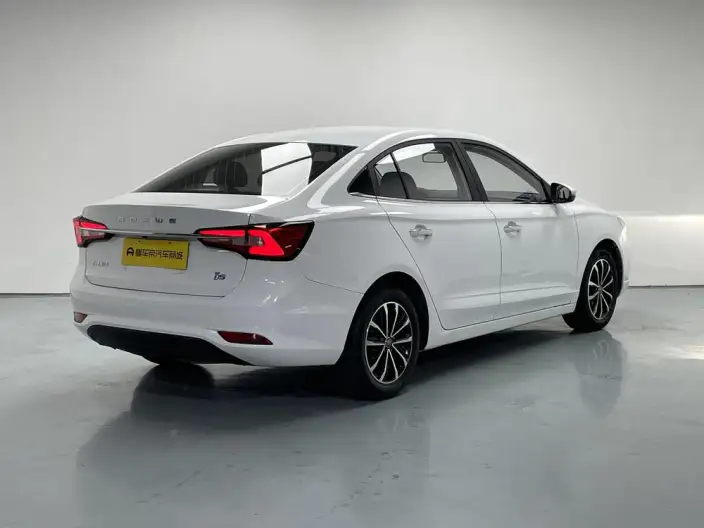 Roewe i5 2020 Model 1.5L Manual 4G Connected Luxury Ultimate Edition – фото 7