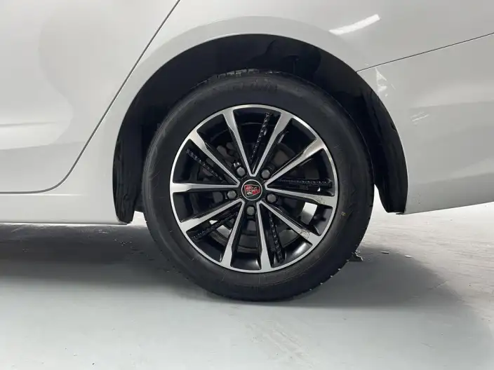 Roewe i5 2020 Model 1.5L Manual 4G Connected Luxury Ultimate Edition – фото 9