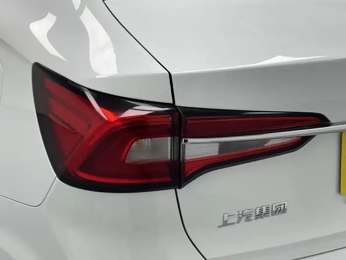 Roewe i5 2020 Model 1.5L Manual 4G Connected Luxury Ultimate Edition – фото 13
