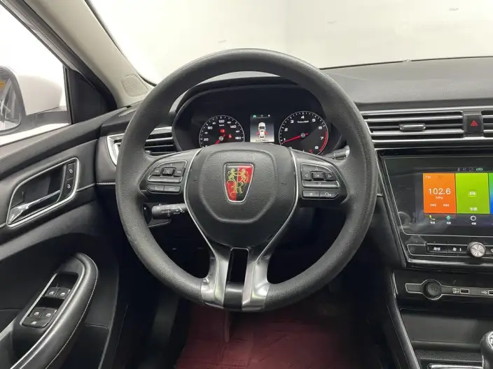 Roewe i5 2020 Model 1.5L Manual 4G Connected Luxury Ultimate Edition – фото 16