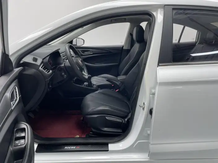 Roewe i5 2020 Model 1.5L Manual 4G Connected Luxury Ultimate Edition – фото 17