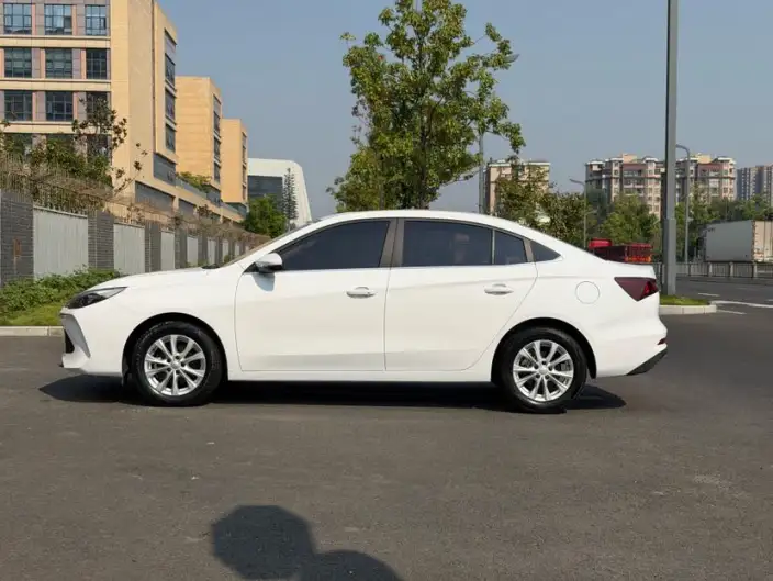 Roewe i5 2024 Model 1.5L CVT Zunrong Edition – фото 4