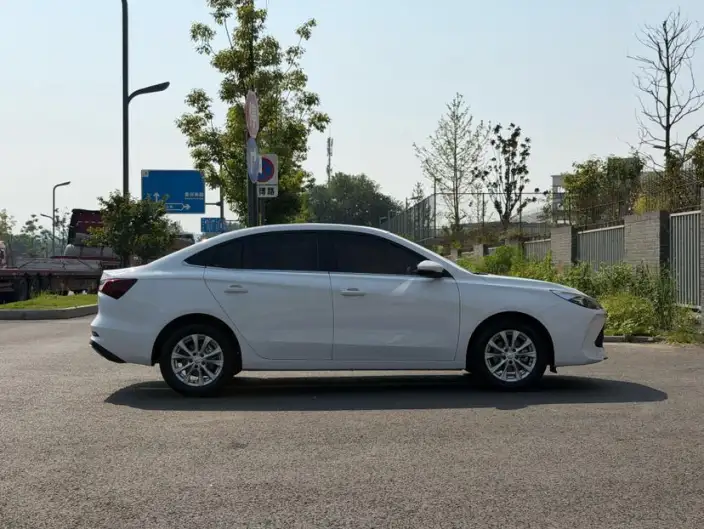 Roewe i5 2024 Model 1.5L CVT Zunrong Edition – фото 8