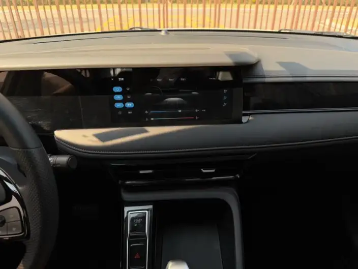 Roewe i5 2024 Model 1.5L CVT Zunrong Edition – фото 10