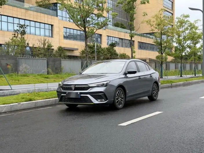 Roewe i5 2021 Model 1.5L CVT Platinum edition – фото 1