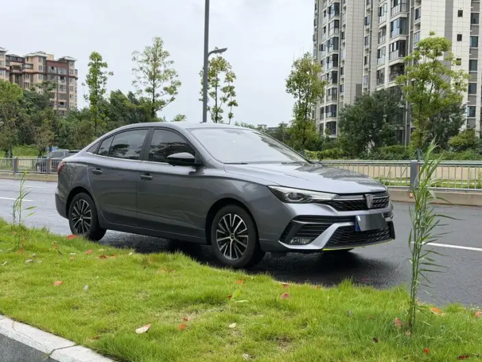 Roewe i5 2021 Model 1.5L CVT Platinum edition – фото 3