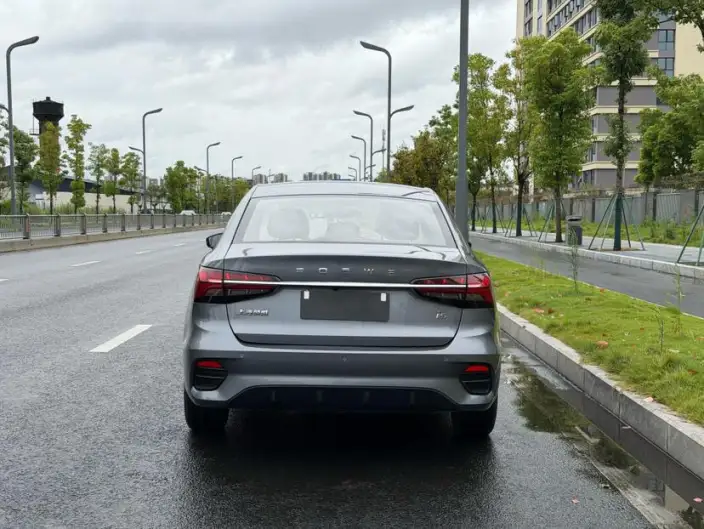 Roewe i5 2021 Model 1.5L CVT Platinum edition – фото 6