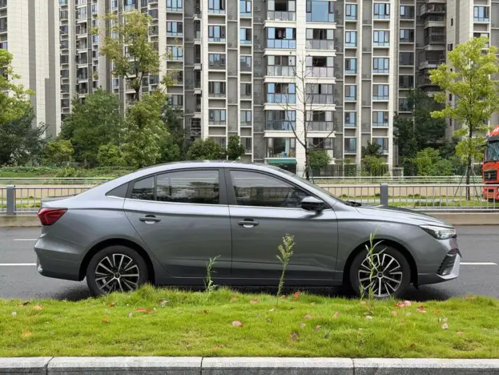 Roewe i5 2021 Model 1.5L CVT Platinum edition – фото 8