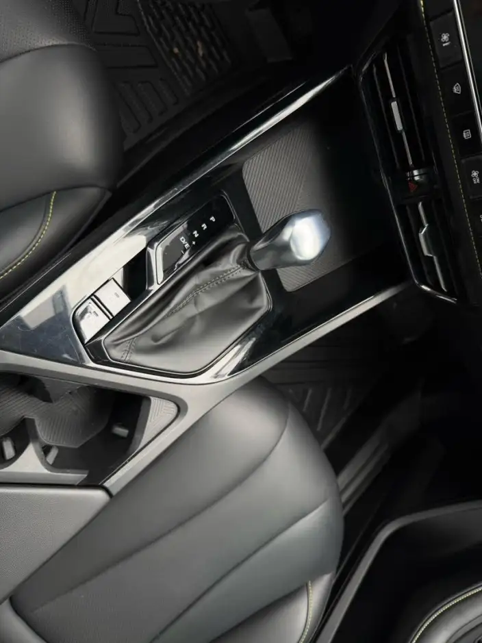 Roewe i5 2021 Model 1.5L CVT Platinum edition – фото 9