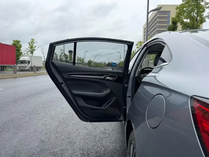 Roewe i5 2021 Model 1.5L CVT Platinum edition – фото 15
