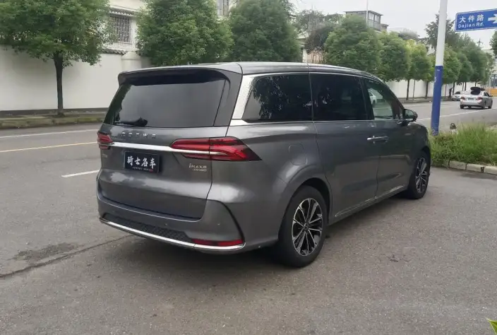 Roewe iMAX8 2022 Model 400TGI Ultimate Edition – фото 6