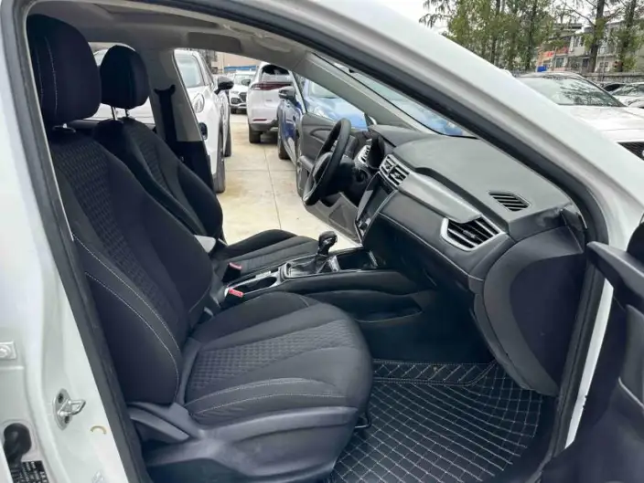Roewe i5 2020 Model 1.5L Automatic 4G Connected Luxury Edition – фото 9