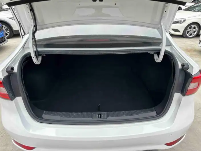 Roewe i5 2020 Model 1.5L Automatic 4G Connected Luxury Edition – фото 11
