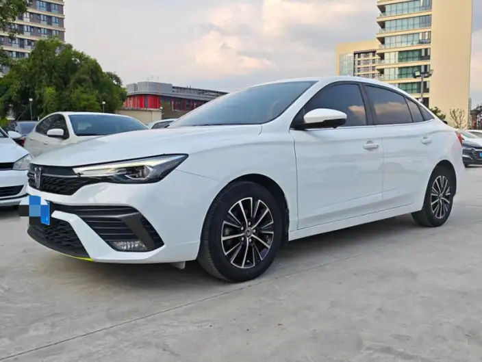 Roewe i5 2021 Model 1.5L CVT Platinum edition – фото 1
