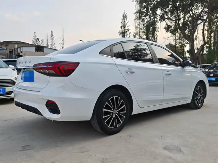 Roewe i5 2021 Model 1.5L CVT Platinum edition – фото 6