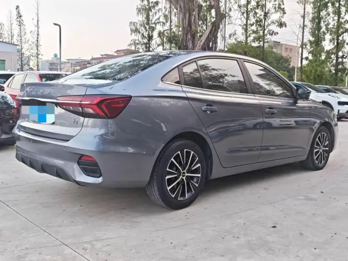 Roewe i5 2021 Model Facelift 1.5L CVT Star Glory Edition – фото 6