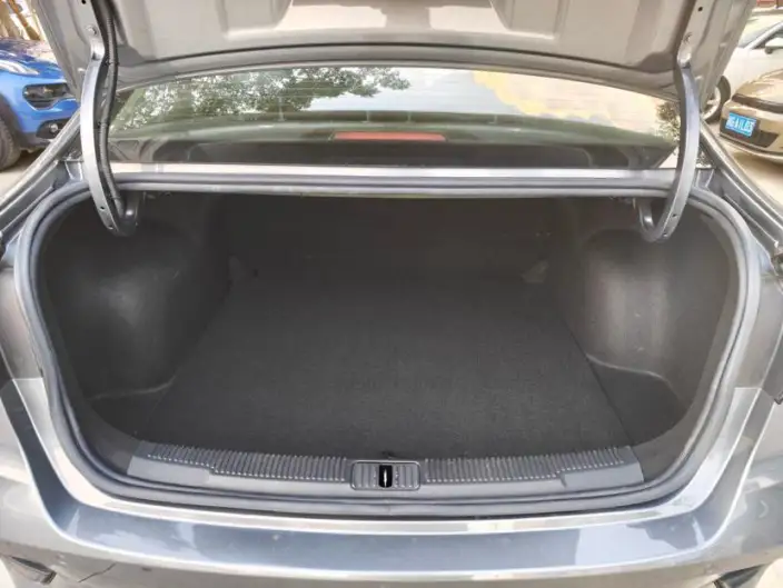 Roewe i5 2021 Model Facelift 1.5L CVT Star Glory Edition – фото 11