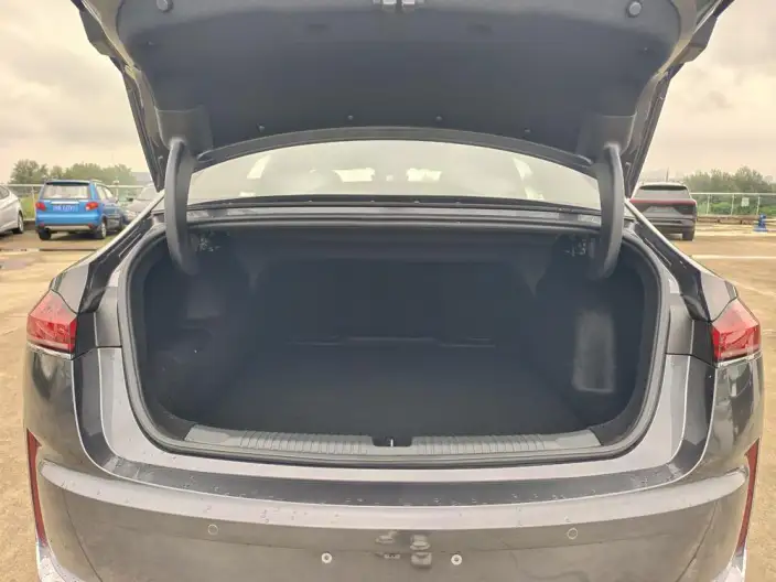 Roewe M7 DMH 2025 Model 160km Yuexiang Edition – фото 16