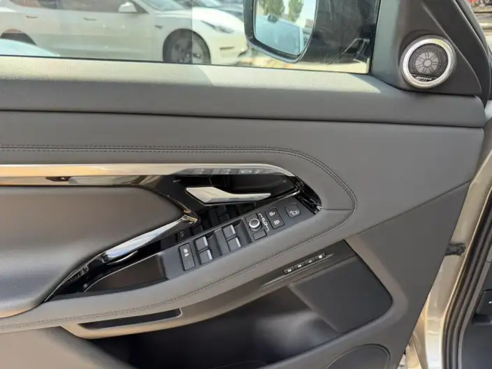 Range Rover Evoque 2021 Model Aurora L 249PS R-Dynamic SE Deluxe Edition – фото 11