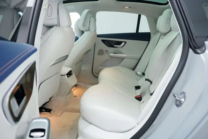 Mercedes-Benz EQE 2022 Model EQE 350 Pioneer Edition – фото 22