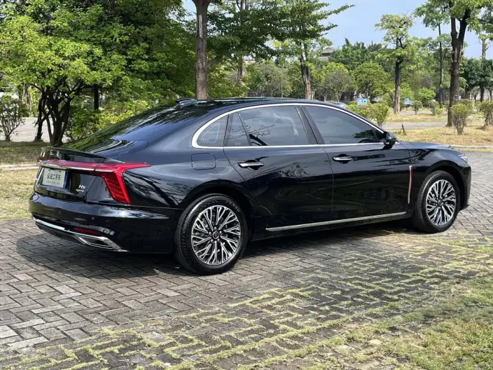 Hongqi H5 2025 Model 2.0T Automatic Flag Enjoy Edition – фото 7