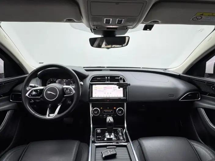 Jaguar XE L 2020 Model 2.0T 200PS S Enterprising Youya Edition – фото 14