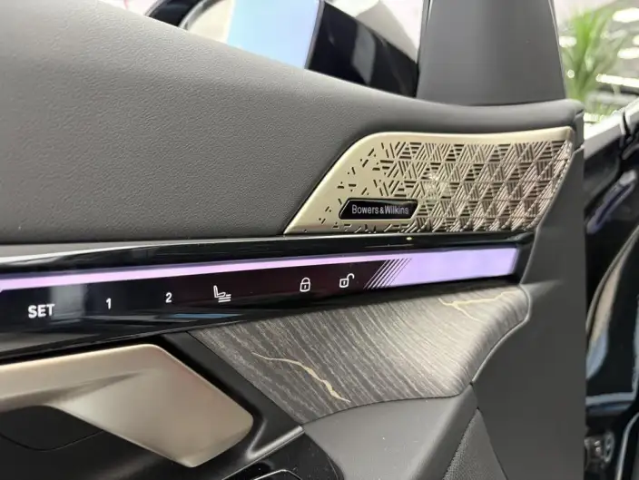 BMW 5 Series 2026 Model 530Li Exclusive Model M Sports Set – фото 6