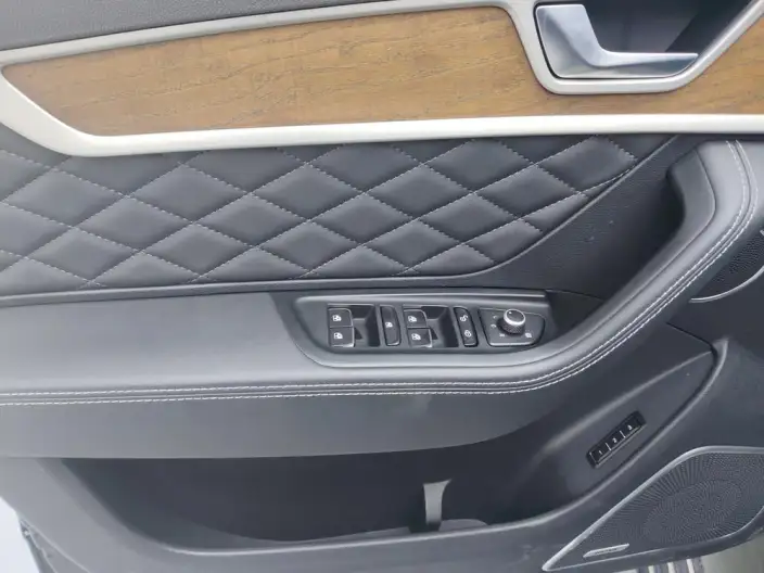 Hongqi HS7 2022 Model 3.0T Automatic 4WD Smart Flag Enjoy Edition – фото 13