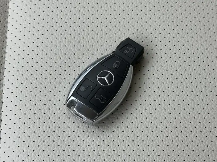 Mercedes-Benz V-Class 2021 Model V 260 Pilot Edition – фото 11