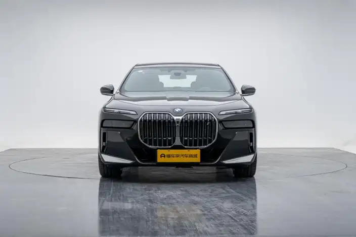BMW i7 2023 Model eDrive50L Exclusive Model M Sports Set – фото 2
