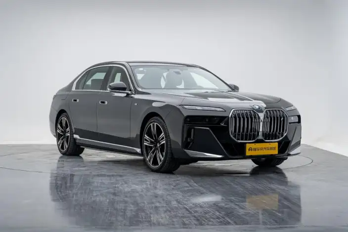 BMW i7 2023 Model eDrive50L Exclusive Model M Sports Set – фото 3