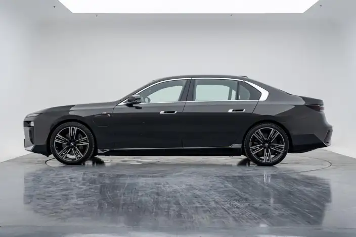 BMW i7 2023 Model eDrive50L Exclusive Model M Sports Set – фото 4